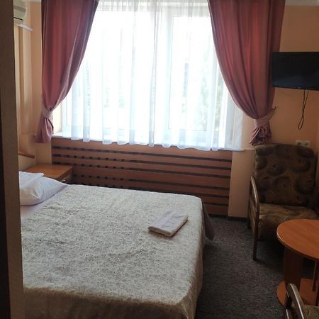 Druzhba Service Hotel Kiev Exterior photo