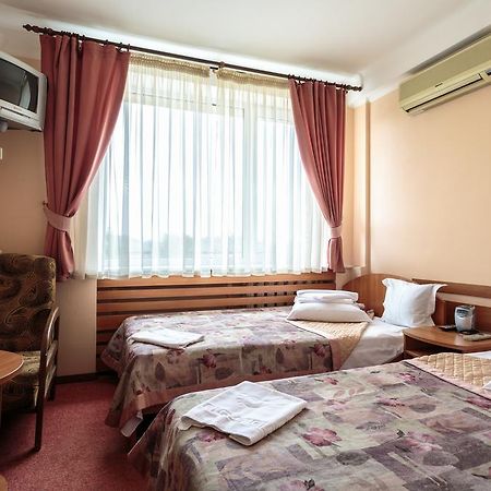 Druzhba Service Hotel Kiev Exterior photo