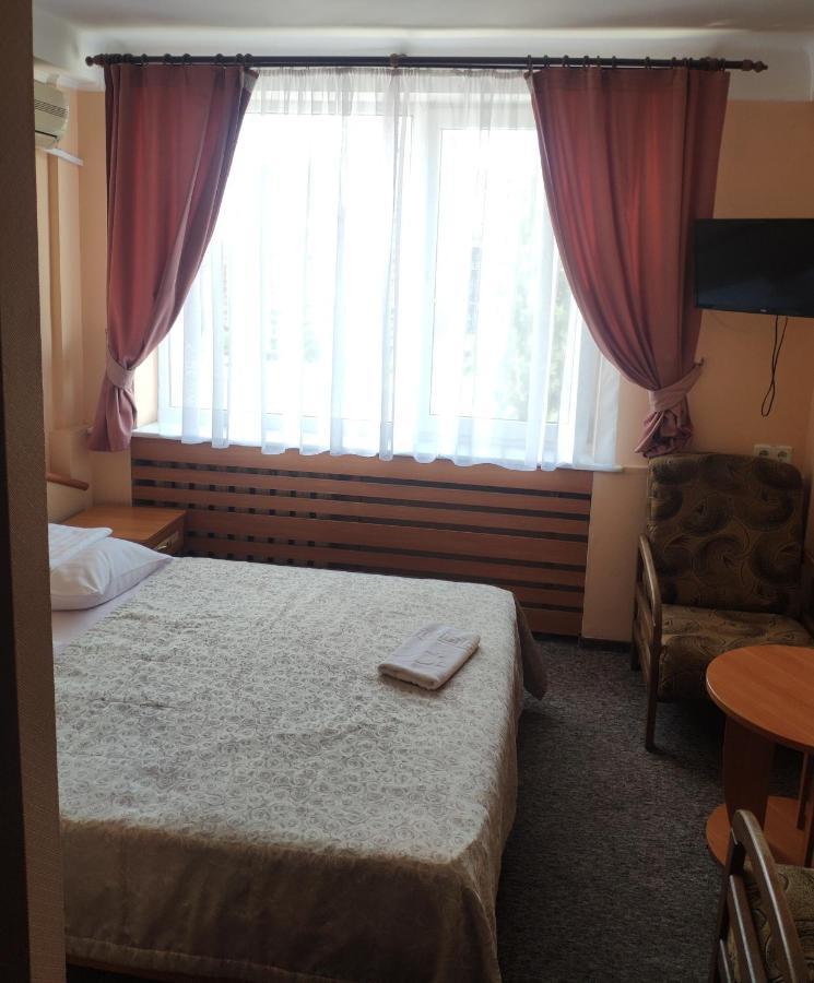 Druzhba Service Hotel Kiev Exterior photo
